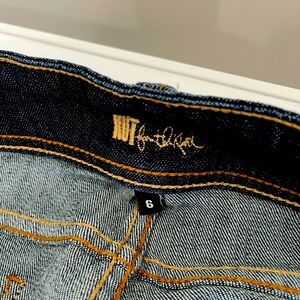 Gorgeous Kut from the Kloth dark wash crops.